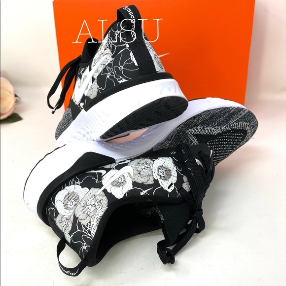 Nike Odyssey React 2 Flyknit FLR Black White W - Picture 7 of 8